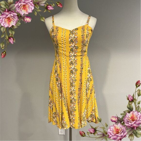 Old Navy fit and flare skater style floral mini dress with straps size S P - Picture 1 of 14